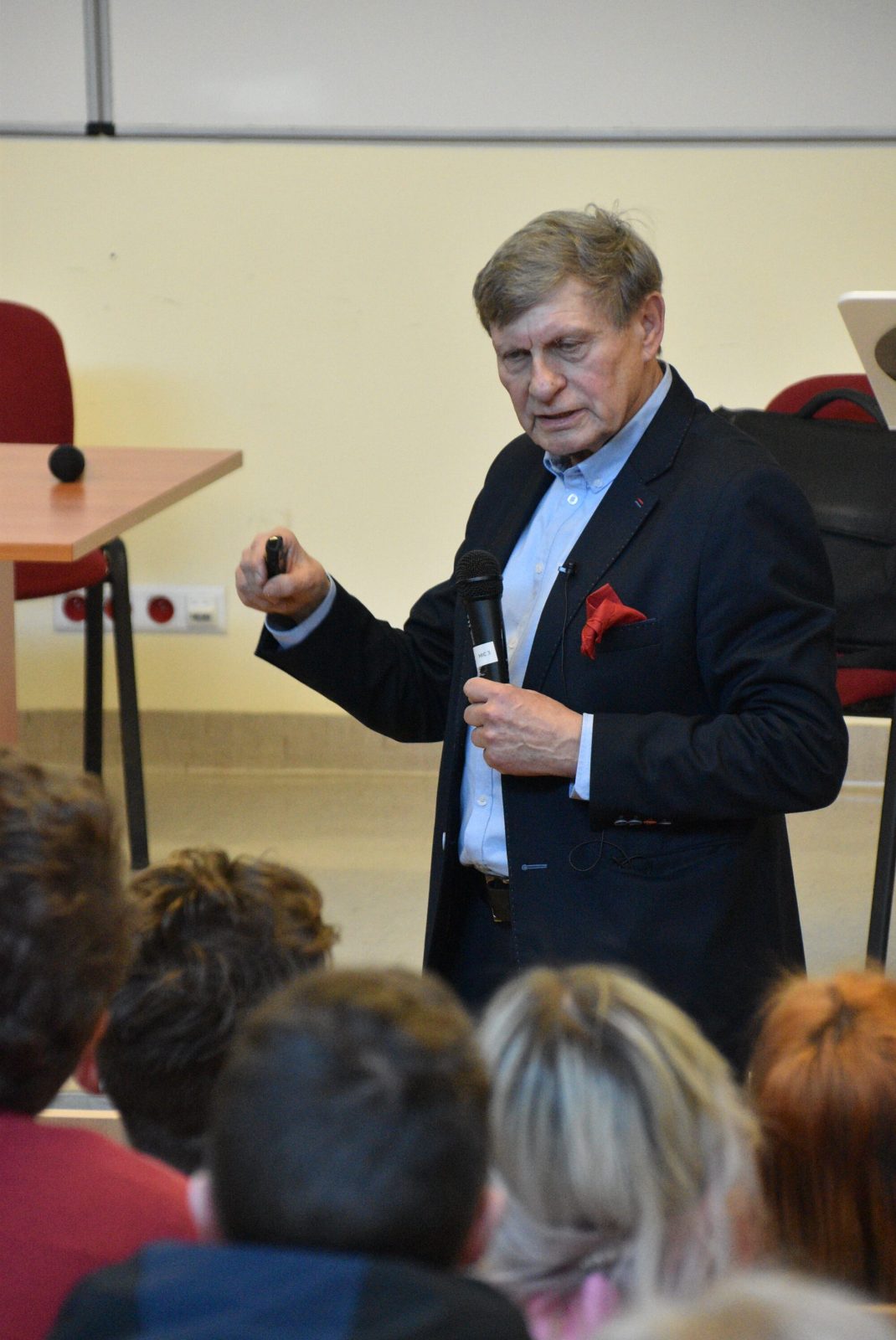Prof. Balcerowicz w trakcie odpowiedzi na pytania uczestników spotkania