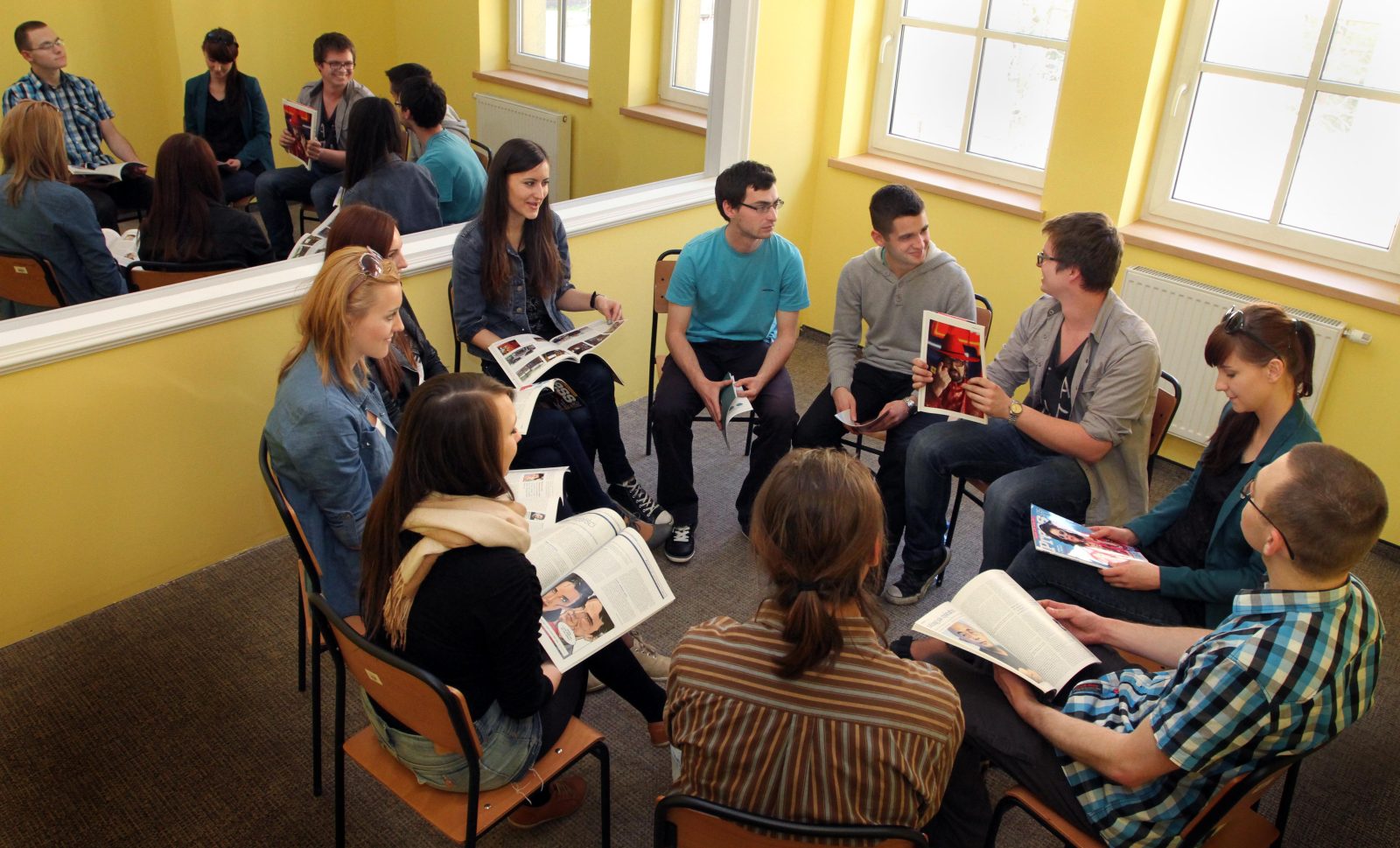 studenci podczas zajęć warsztatowych