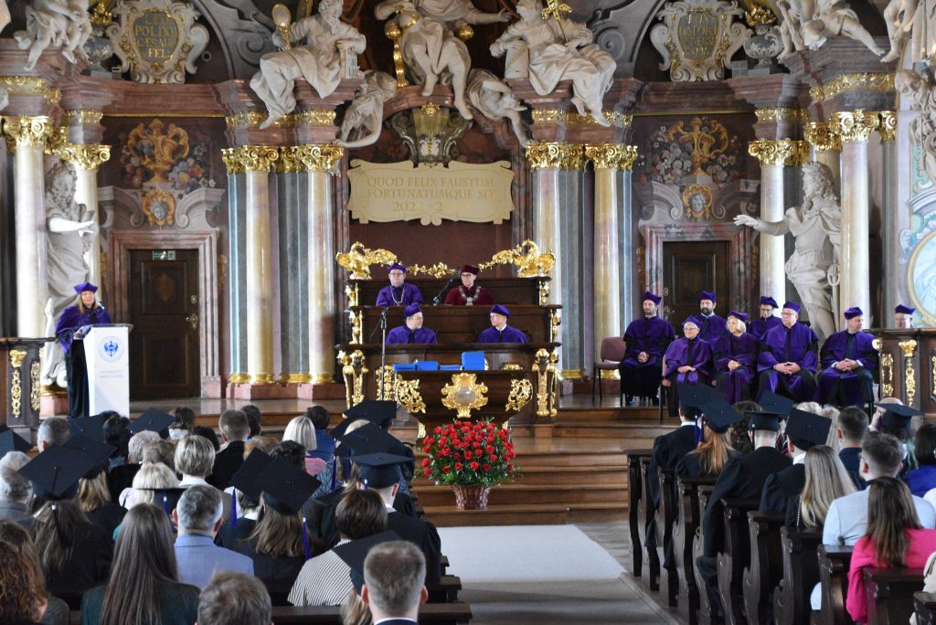 uroczystość wręczenia dyplomów