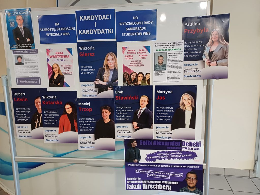 zdjęcie plakatów kandydatów na stanowisko starosty