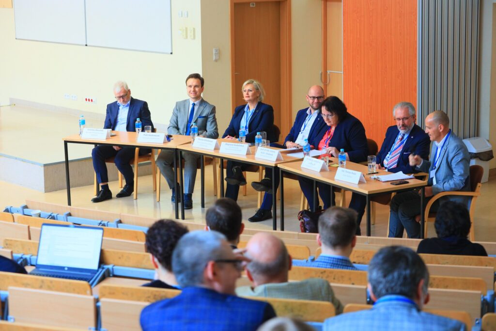 obrady podczas konferencji