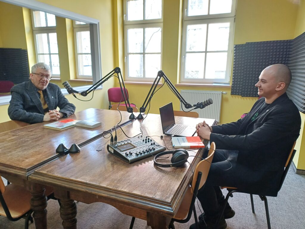 Mirosław Habowski i Aleks Szewczuk w studiu nagrań podcastów WNS