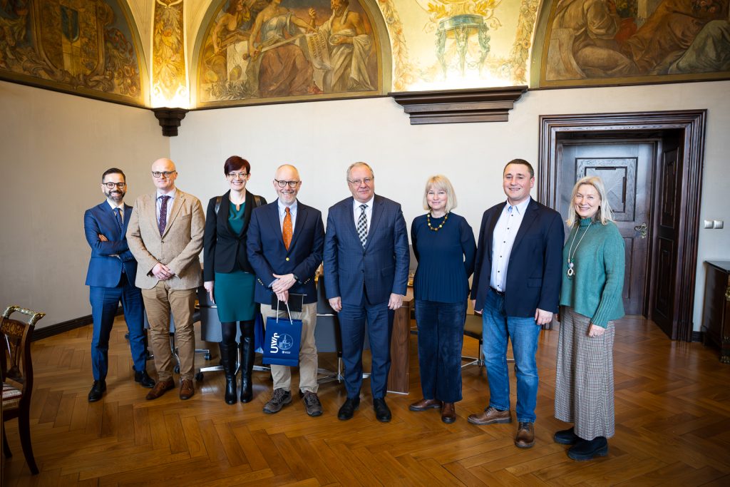 pamiątkowe zdjęcie uczestników spotkania