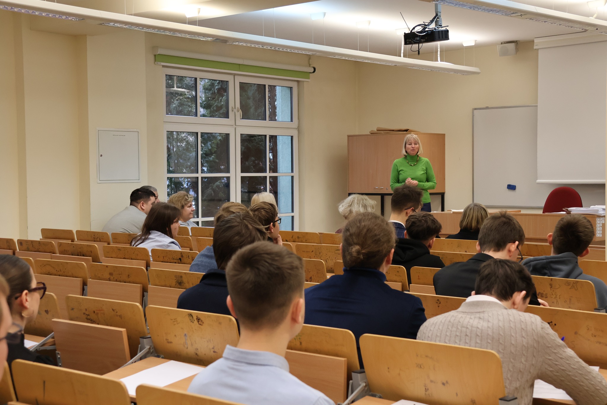 uczestnicy olimpiady w sali