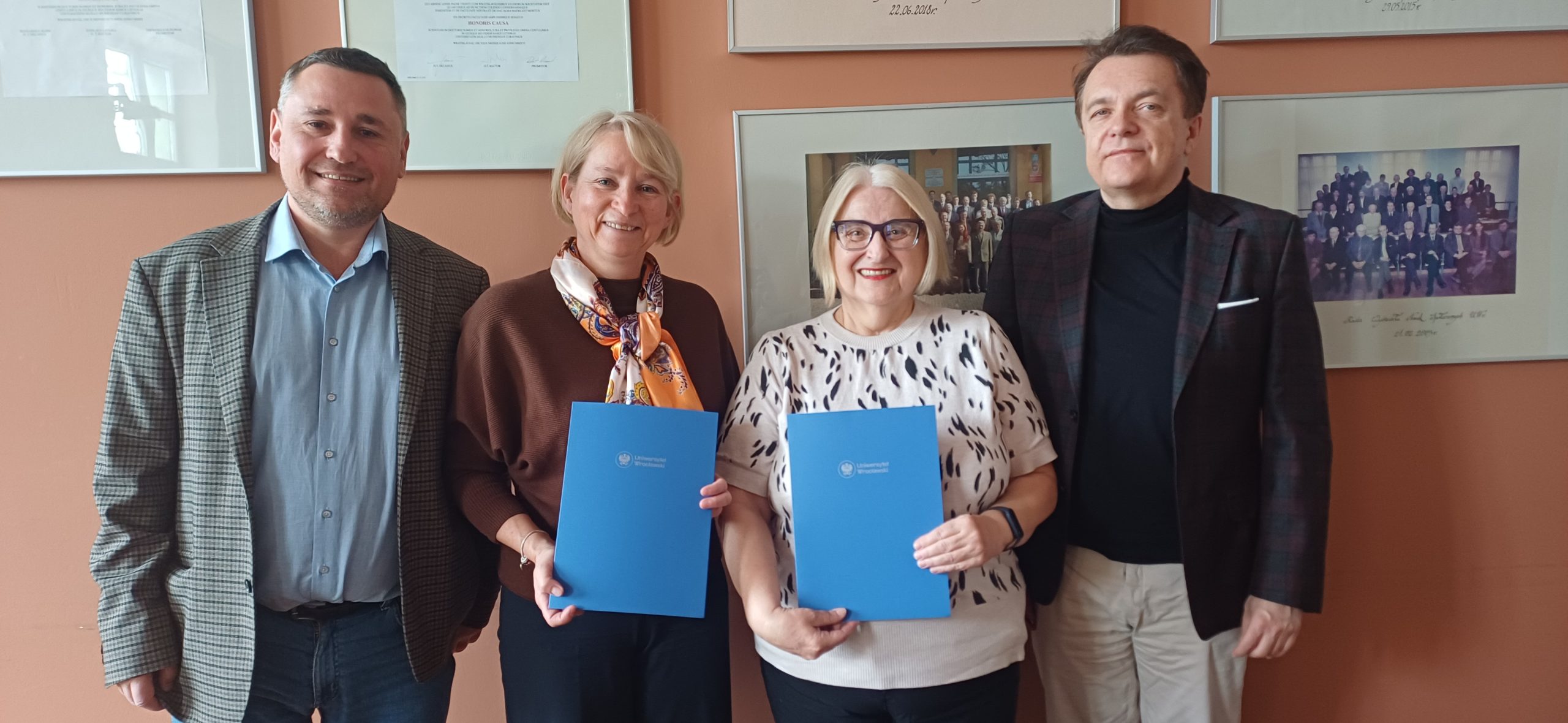 pamiątkowe zdjęcie uczestników spotkania